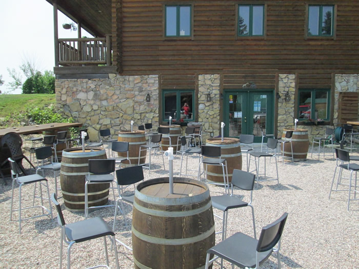 The outdoor patio at Jabulani Vineyard and Winery